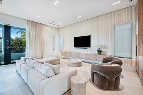 Casa en venta en Surfside, Florida, 6 dormitorios, 378.76 m2 № 2171259 - foto 10