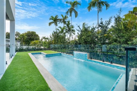 Casa en venta en Surfside, Florida, 6 dormitorios, 378.76 m2 № 2171259 - foto 24