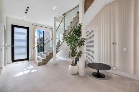Casa en venta en Surfside, Florida, 6 dormitorios, 378.76 m2 № 2171259 - foto 4