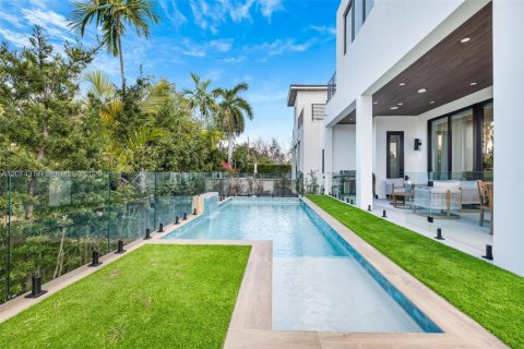 Casa en venta en Surfside, Florida, 6 dormitorios, 378.76 m2 № 2171259 - foto 27