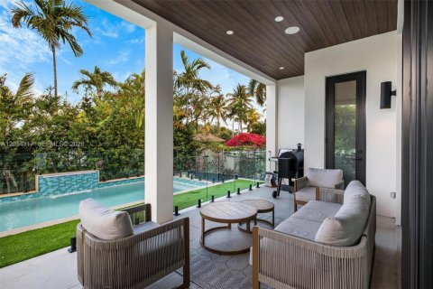 Casa en venta en Surfside, Florida, 6 dormitorios, 378.76 m2 № 2171259 - foto 21