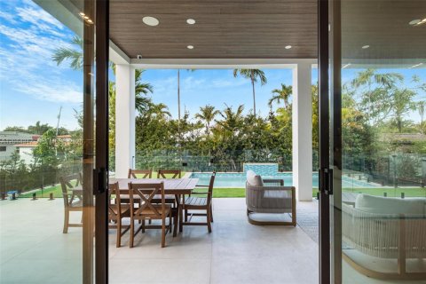Casa en venta en Surfside, Florida, 6 dormitorios, 378.76 m2 № 2171259 - foto 20