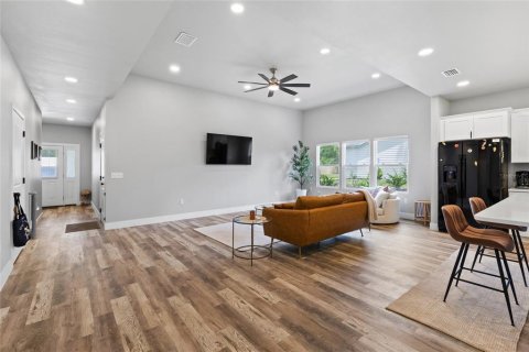 House in Newberry, Florida 3 bedrooms, 154.96 sq.m. № 1847126 - photo 4