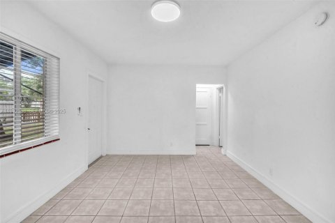 Снять в аренду квартиру в Форт-Лодердейл, Флорида 1 спальня, 52.03м2, № 1991543 - фото 4