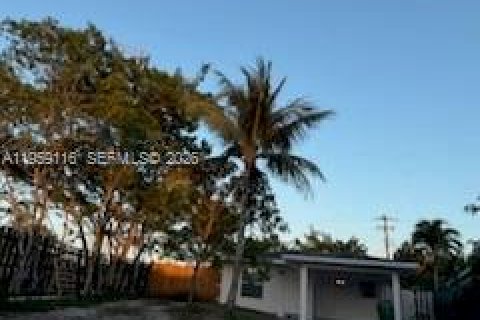 House in Fort Lauderdale, Florida 4 bedrooms, 118.91 sq.m. № 2030947