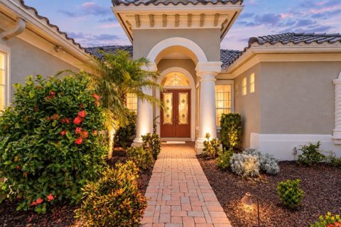 House in Lakewood Ranch, Florida 4 bedrooms, 278.71 sq.m. № 2421960 - photo 5