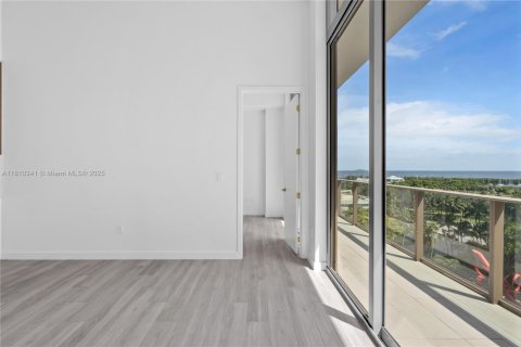 Condominio en venta en Miami, Florida, 2 dormitorios, 94.39 m2 № 1752796 - foto 11