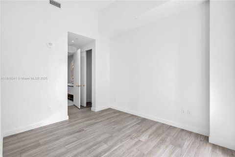 Condominio en venta en Miami, Florida, 2 dormitorios, 94.39 m2 № 1752796 - foto 12