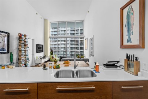 Condo in Miami, Florida, 2 bedrooms  № 1865262 - photo 2