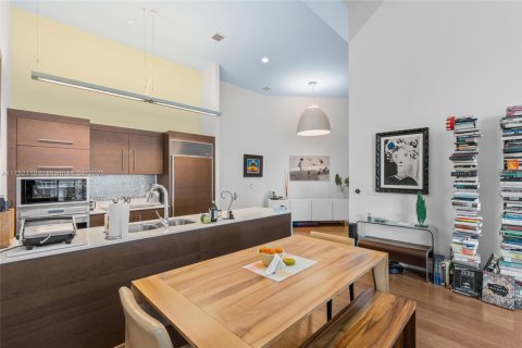 Condo in Miami, Florida, 2 bedrooms  № 1865262 - photo 10