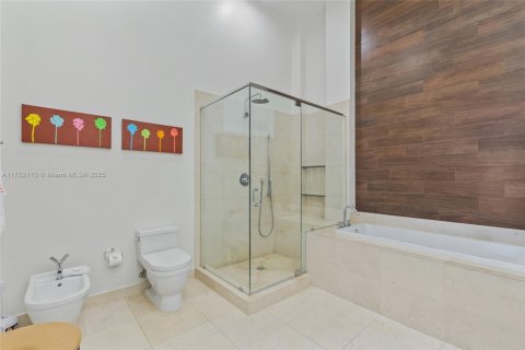 Condo in Miami, Florida, 2 bedrooms  № 1865262 - photo 24