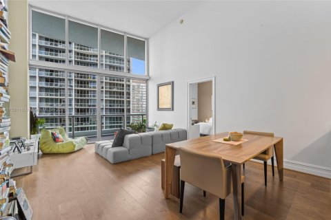Condo in Miami, Florida, 2 bedrooms  № 1865262 - photo 3