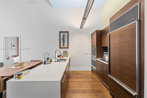 Condo in Miami, Florida, 2 bedrooms  № 1865262 - photo 4