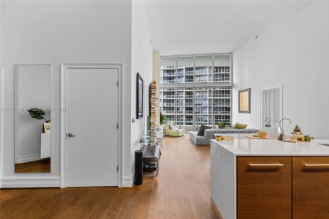 Condo in Miami, Florida, 2 bedrooms  № 1865262 - photo 7