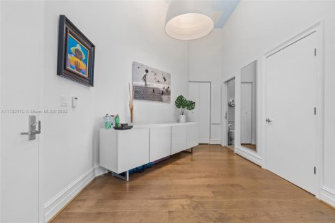 Condo in Miami, Florida, 2 bedrooms  № 1865262 - photo 8