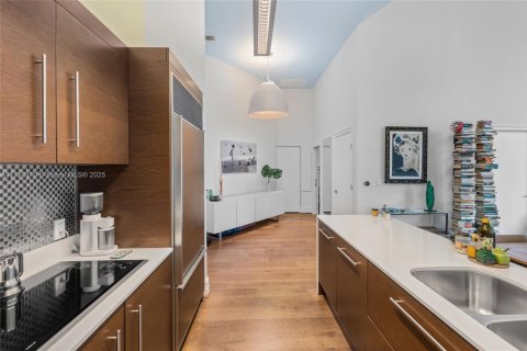 Condo in Miami, Florida, 2 bedrooms  № 1865262 - photo 5