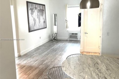 Copropriété à vendre à Miami Beach, Floride: 2 chambres, 62.24 m2 № 1978266 - photo 2