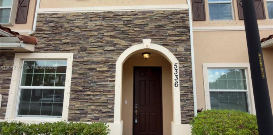 Townhouse in West Palm Beach, Florida 3 bedrooms, 139.26 sq.m. № 2184184