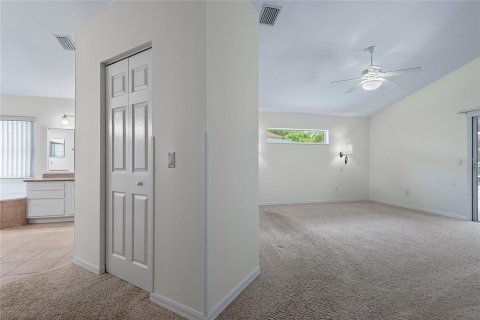 House in Palm Coast, Florida 4 bedrooms, 203.27 sq.m. № 1792726 - photo 22