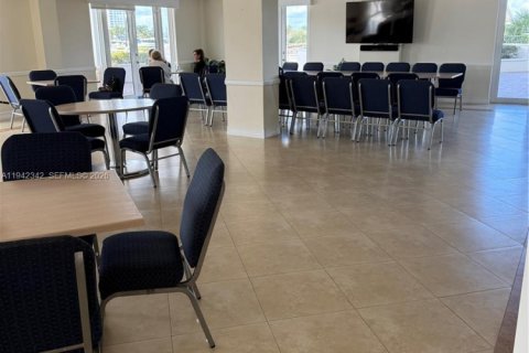 Copropriété à vendre à Fort Lauderdale, Floride: 2 chambres, 139.35 m2 № 1999416 - photo 11