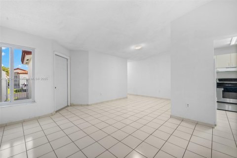 Townhouse in Cutler Bay, Florida 3 bedrooms, 114.18 sq.m. № 1693084 - photo 3
