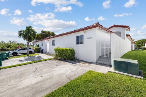 Townhouse in Cutler Bay, Florida 3 bedrooms, 114.18 sq.m. № 1693084 - photo 1