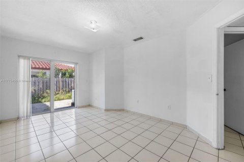 Townhouse in Cutler Bay, Florida 3 bedrooms, 114.18 sq.m. № 1693084 - photo 9