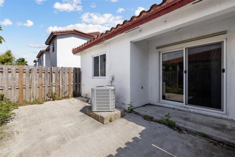 Townhouse in Cutler Bay, Florida 3 bedrooms, 114.18 sq.m. № 1693084 - photo 10