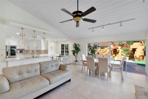 Casa en venta en Boca Raton, Florida, 4 dormitorios, 273.13 m2 № 1976016 - foto 5