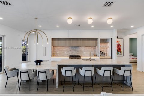 House in Punta Gorda, Florida 3 bedrooms, 254.37 sq.m. № 1941396 - photo 11