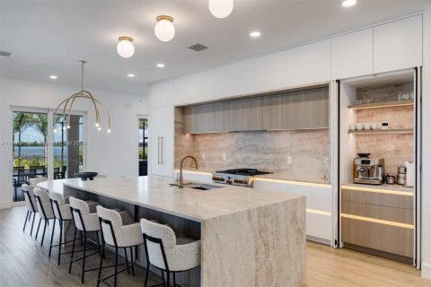 House in Punta Gorda, Florida 3 bedrooms, 254.37 sq.m. № 1941396 - photo 13