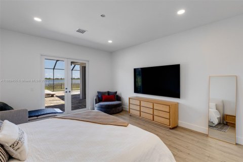 House in Punta Gorda, Florida 3 bedrooms, 254.37 sq.m. № 1941396 - photo 21