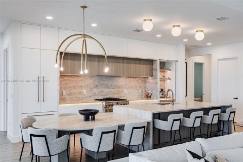 House in Punta Gorda, Florida 3 bedrooms, 254.37 sq.m. № 1941396 - photo 6