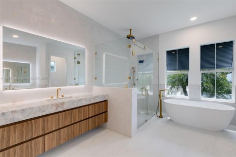 House in Punta Gorda, Florida 3 bedrooms, 254.37 sq.m. № 1941396 - photo 19