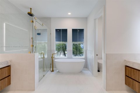 House in Punta Gorda, Florida 3 bedrooms, 254.37 sq.m. № 1941396 - photo 18