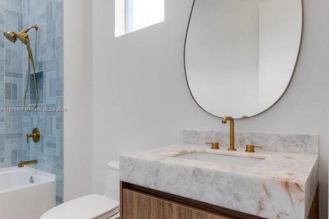 House in Punta Gorda, Florida 3 bedrooms, 254.37 sq.m. № 1941396 - photo 24