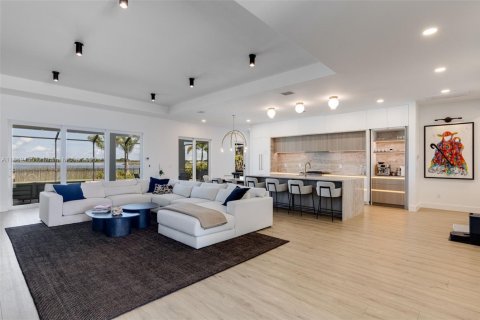 House in Punta Gorda, Florida 3 bedrooms, 254.37 sq.m. № 1941396 - photo 15