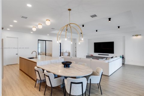 House in Punta Gorda, Florida 3 bedrooms, 254.37 sq.m. № 1941396 - photo 10