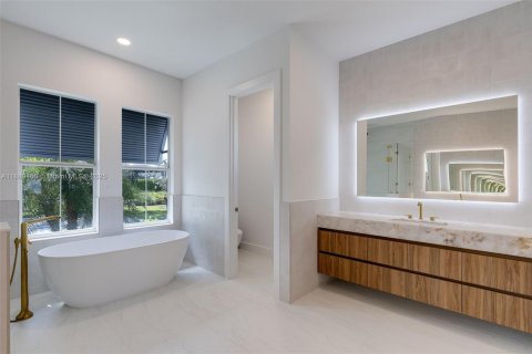 House in Punta Gorda, Florida 3 bedrooms, 254.37 sq.m. № 1941396 - photo 20