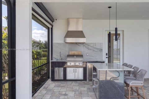 House in Punta Gorda, Florida 3 bedrooms, 254.37 sq.m. № 1941396 - photo 27