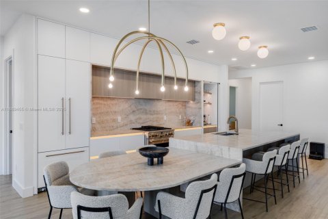 House in Punta Gorda, Florida 3 bedrooms, 254.37 sq.m. № 1941396 - photo 9