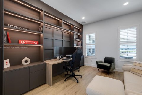 House in Punta Gorda, Florida 3 bedrooms, 254.37 sq.m. № 1941396 - photo 16