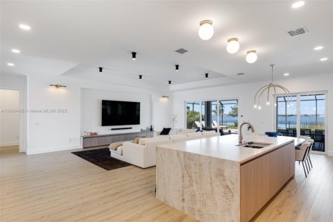 House in Punta Gorda, Florida 3 bedrooms, 254.37 sq.m. № 1941396 - photo 12