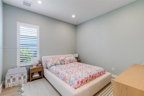 House in Punta Gorda, Florida 3 bedrooms, 254.37 sq.m. № 1941396 - photo 25