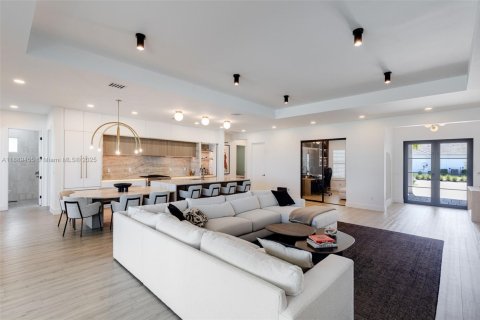 House in Punta Gorda, Florida 3 bedrooms, 254.37 sq.m. № 1941396 - photo 7