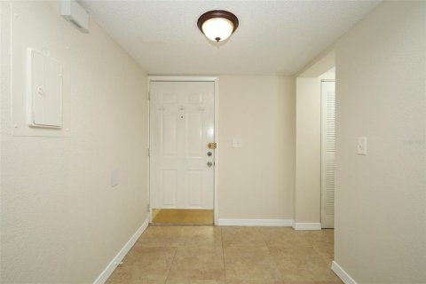 Condo in Altamonte Springs, Florida, 2 bedrooms  № 2376816 - photo 10