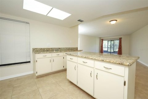 Condo in Altamonte Springs, Florida, 2 bedrooms  № 2376816 - photo 9