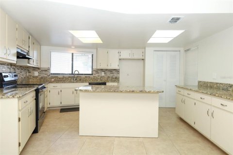 Condo in Altamonte Springs, Florida, 2 bedrooms  № 2376816 - photo 6