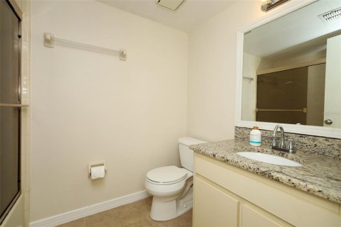 Condo in Altamonte Springs, Florida, 2 bedrooms  № 2376816 - photo 19