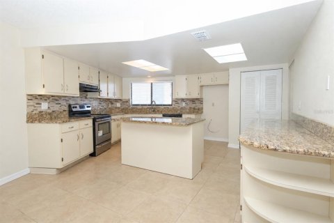 Condo in Altamonte Springs, Florida, 2 bedrooms  № 2376816 - photo 2